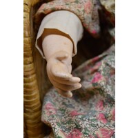 thumb-Vintage pauwenstoel Emmanuelle met porseleinen pop rotan-4