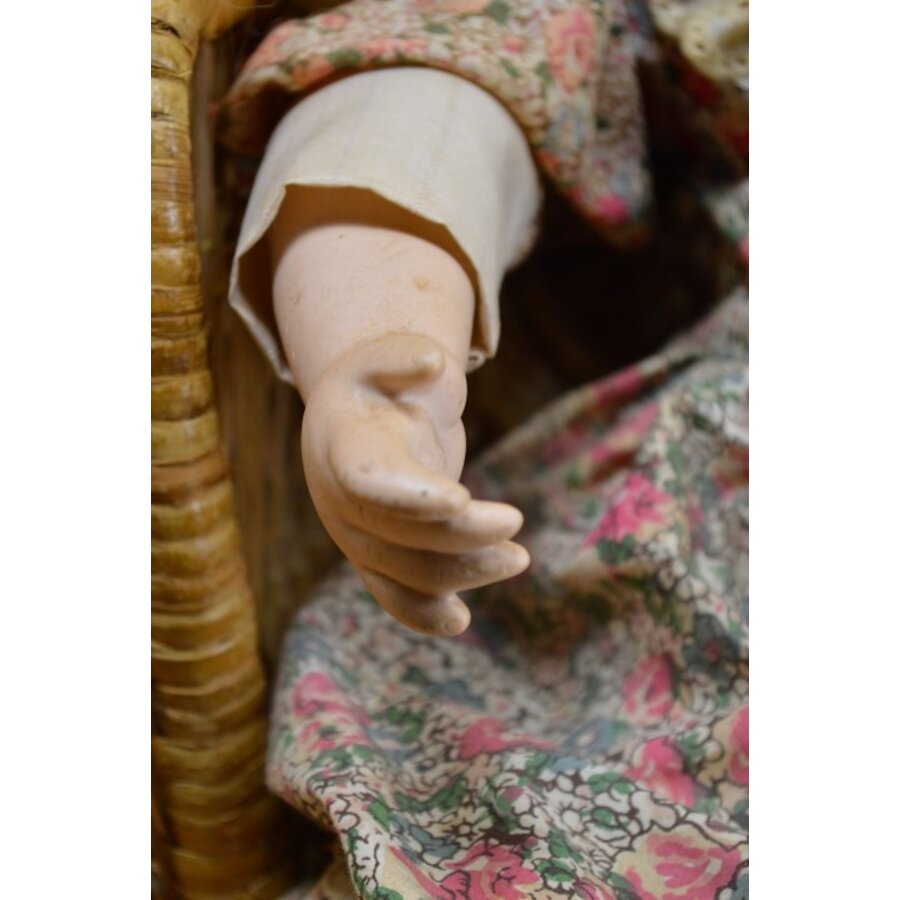 Vintage pauwenstoel Emmanuelle met porseleinen pop rotan-4
