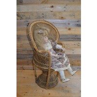 thumb-Vintage pauwenstoel Emmanuelle met porseleinen pop rotan-6