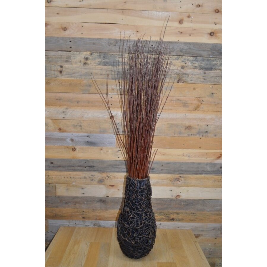 Gevlochte vaas met een bos takken-1