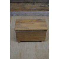 thumb-Eikenhouten kistje met houtsnijwerk-8