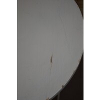 Art-Deco tafeltje met getande trapjes poten