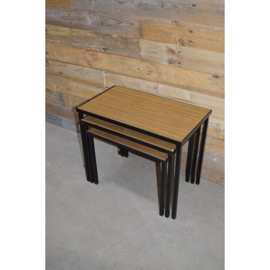 Retro mid century miniset van 3 bijzettafels met metalen frame en formica blad-2