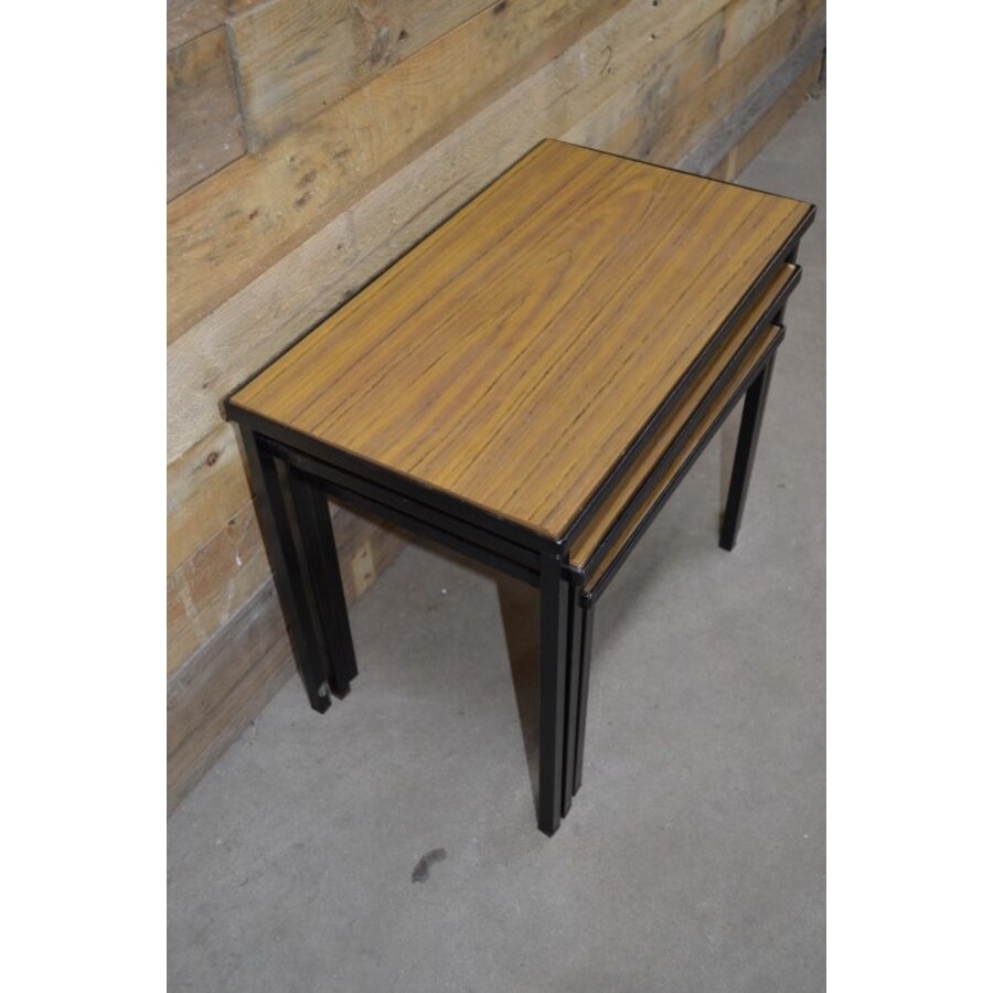 Retro mid century miniset van 3 bijzettafels met metalen frame en formica blad-3