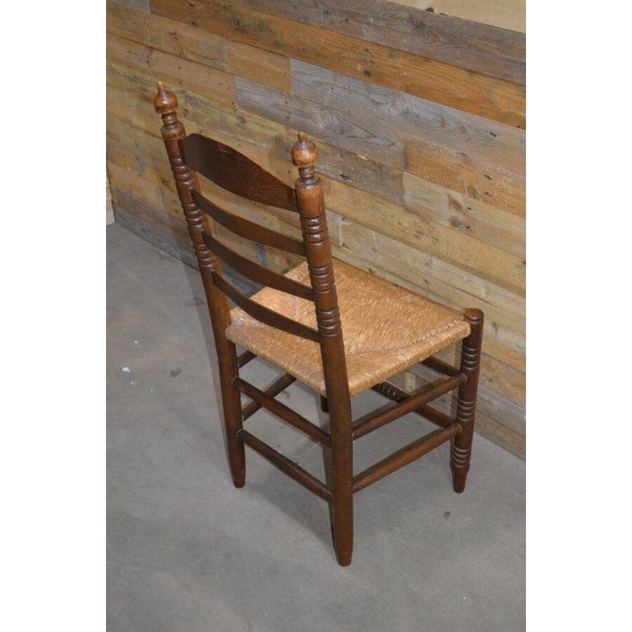 Oud eiken knopstoel met biezen mat-4