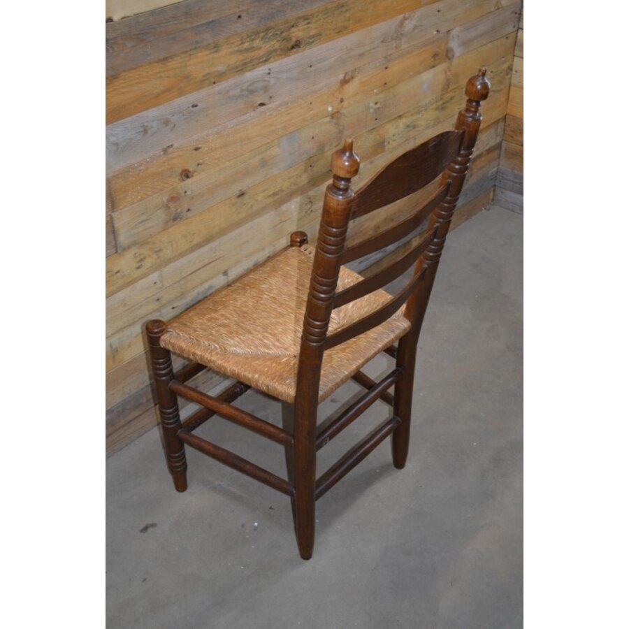 Oud eiken knopstoel met biezen mat-5