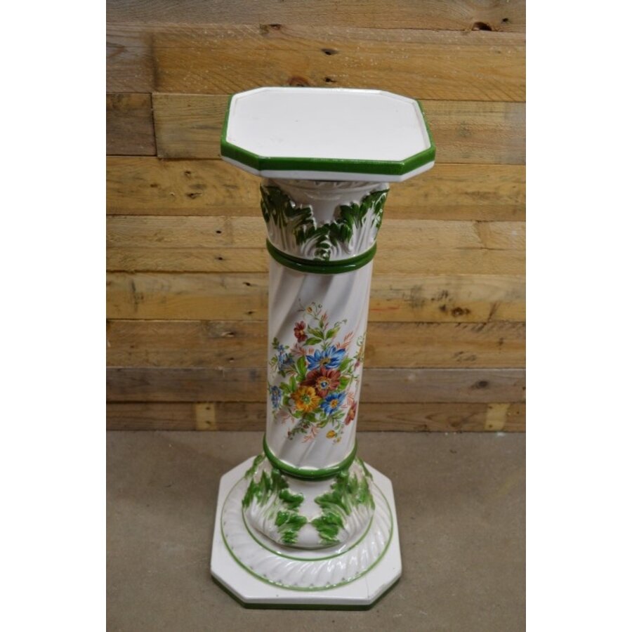 Glanzende porseleinen piëdestal met reliëfdecoratie en bloemenmotief-5