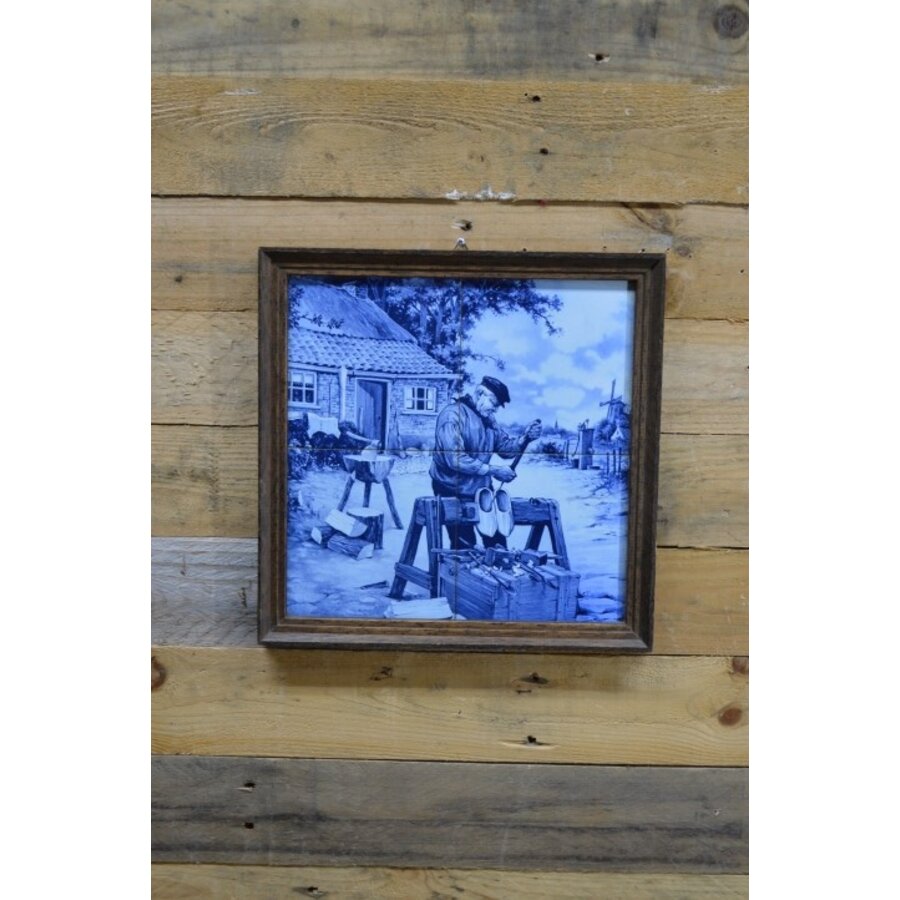 Klompenmaker op 4 Mosa Holland Delft tegels in eiken lijst – vintage-1