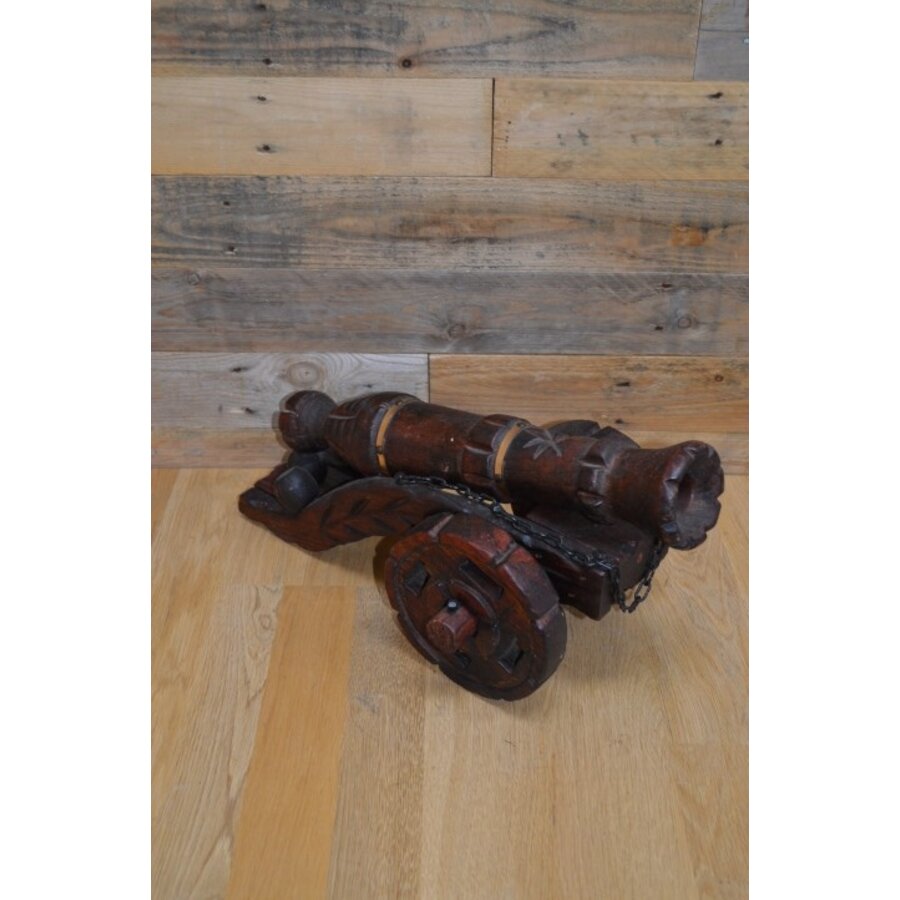 Houten kanon op wielen-2