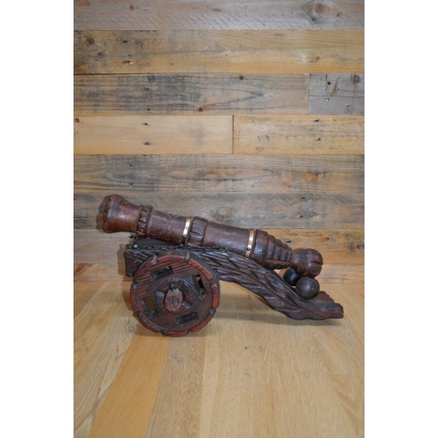 Houten kanon op wielen-1