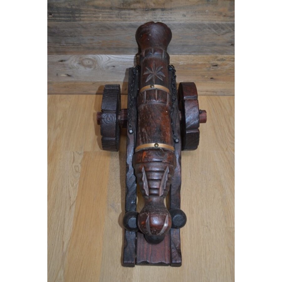 Houten kanon op wielen-5