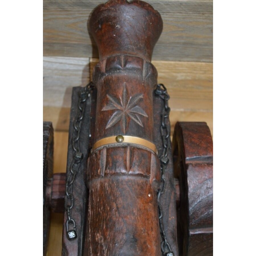 Houten kanon op wielen-6