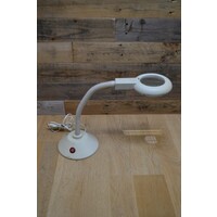 Leeslamp of loeplamp