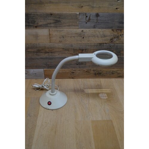 Leeslamp of loeplamp 