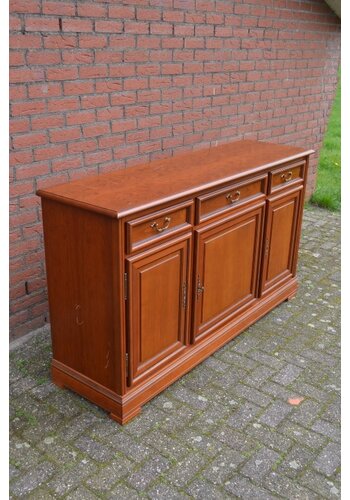 Klassiek dressoir noten 