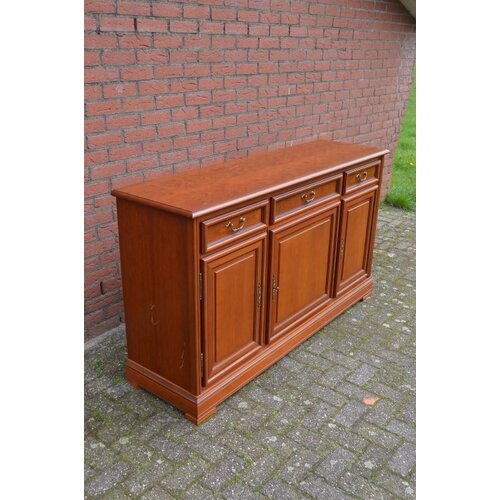 Klassiek dressoir noten 