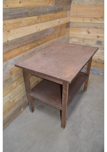 Werktafel met een grenen onderstel 
