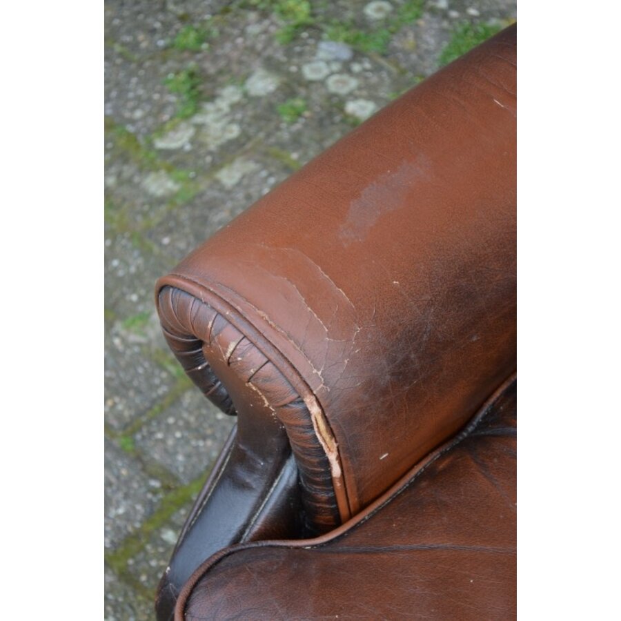 Retro Chesterfield armstoel van donkerbruin leer-4