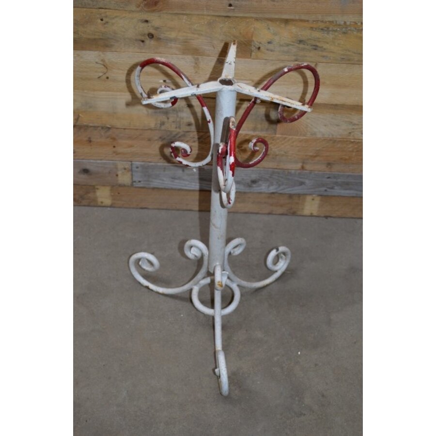 Antieke tafelpoot van metaal-2