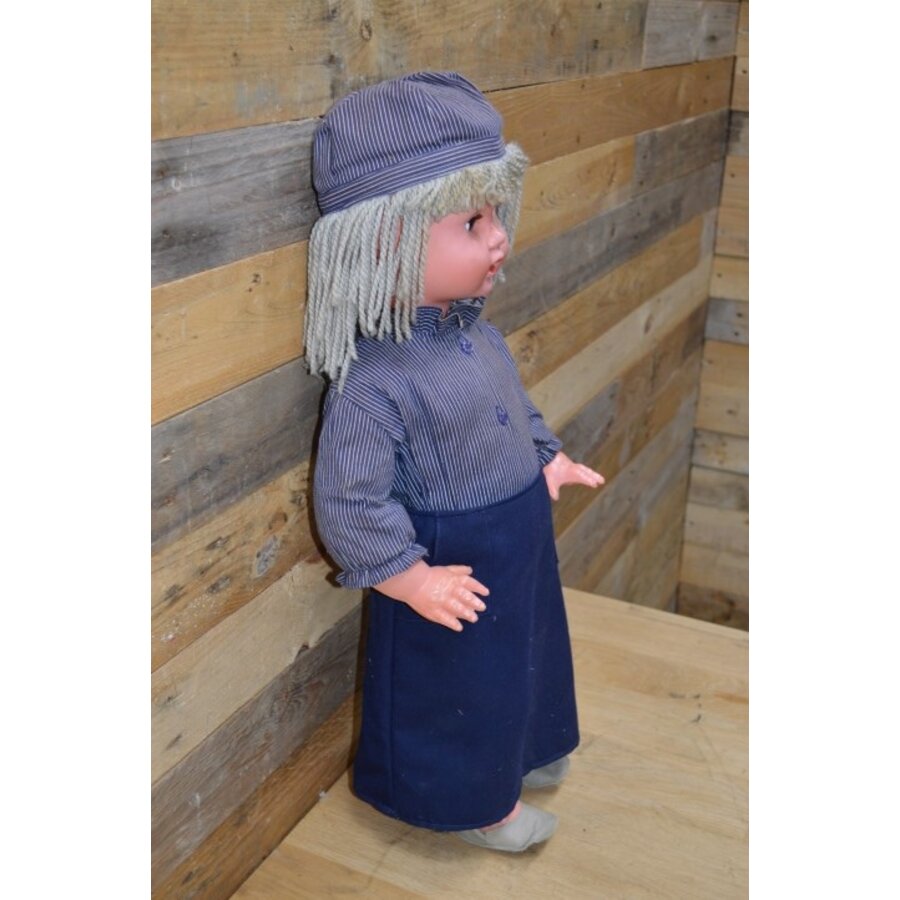 Vintage kunststof speelpop meisje met blauwe rok-2