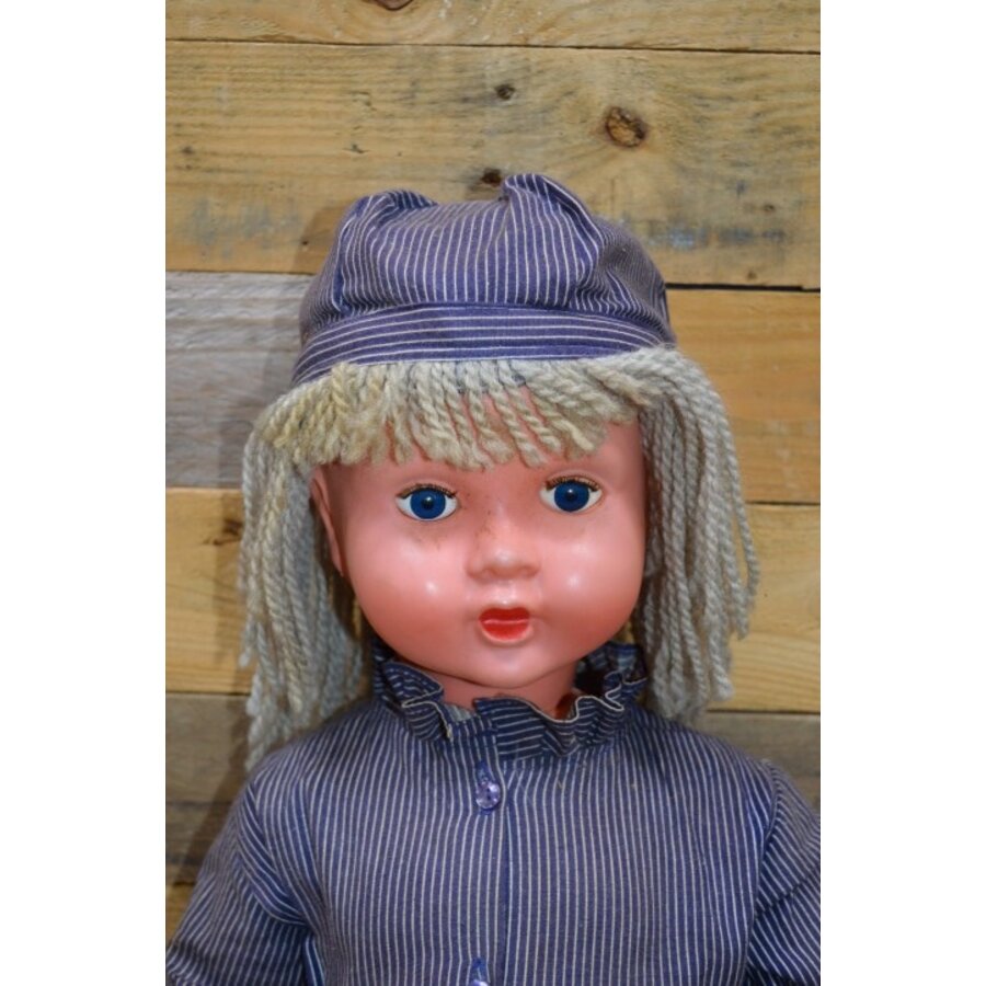Vintage kunststof speelpop meisje met blauwe rok-3
