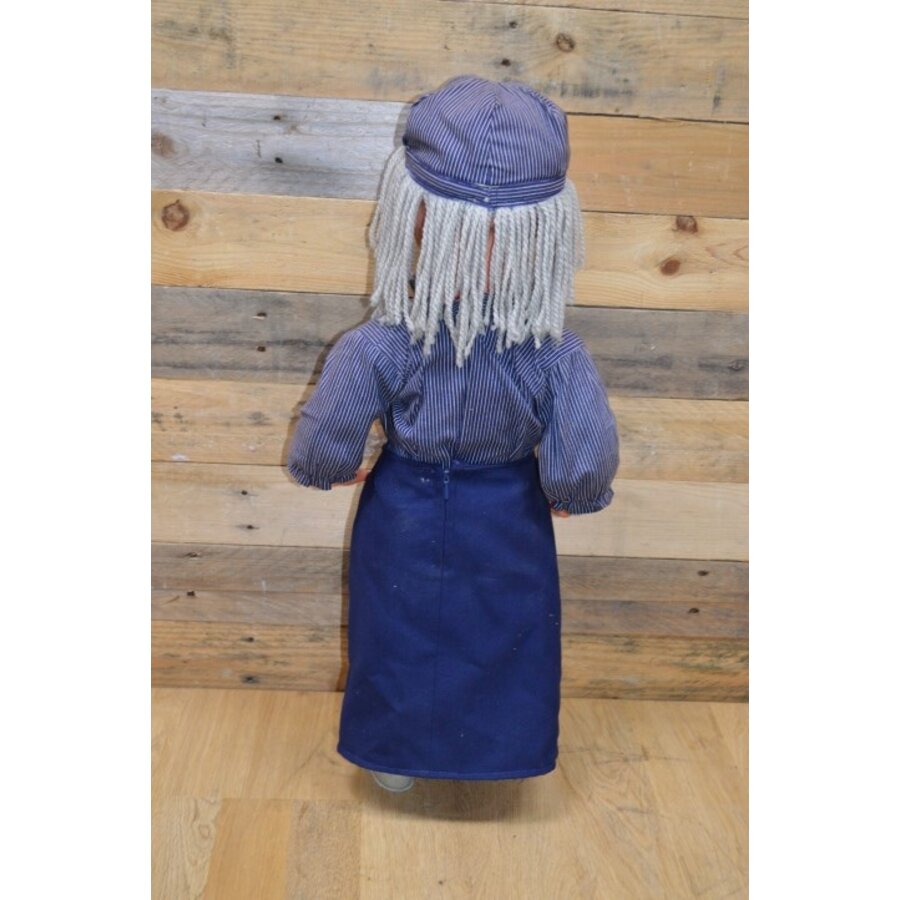 Vintage kunststof speelpop meisje met blauwe rok-4