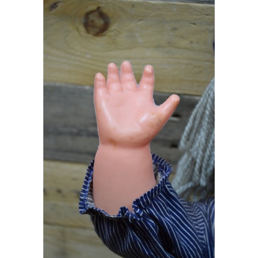 Vintage kunststof speelpop meisje met blauwe rok-5