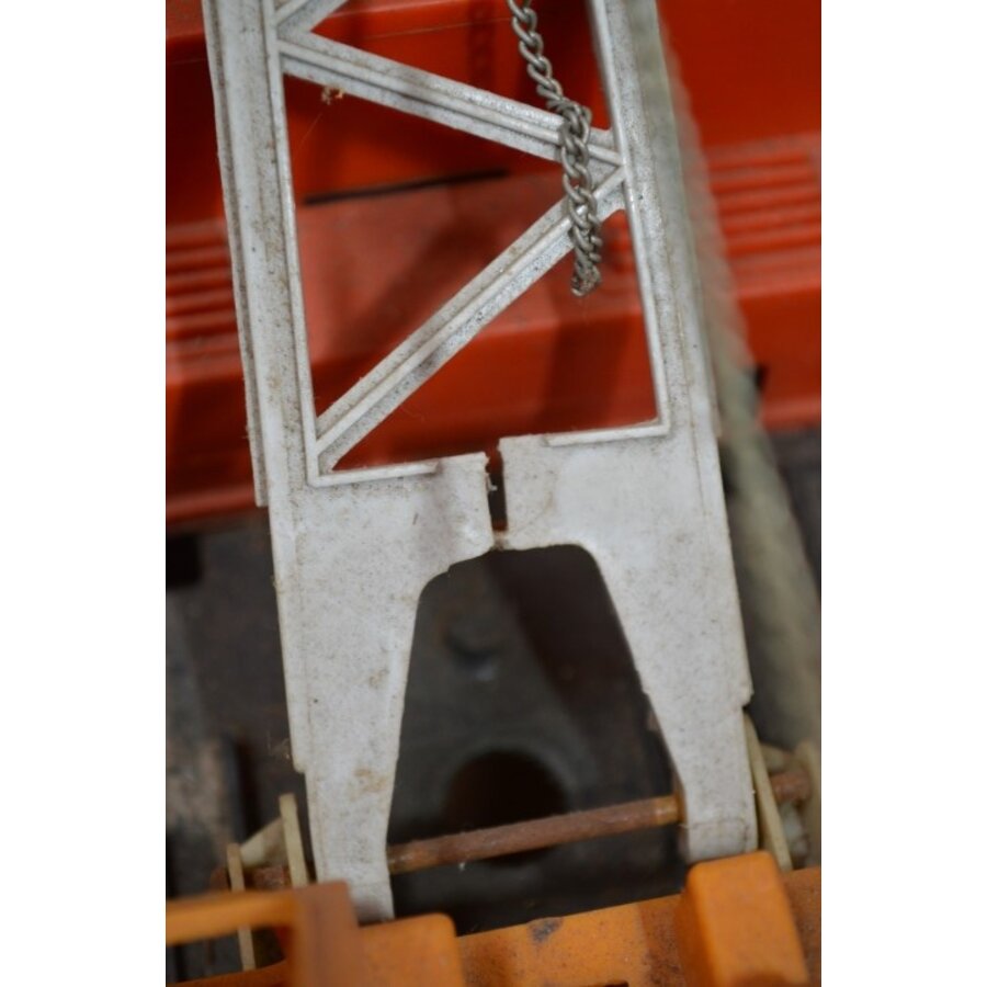 Vrachtwagen met graafmachine-3