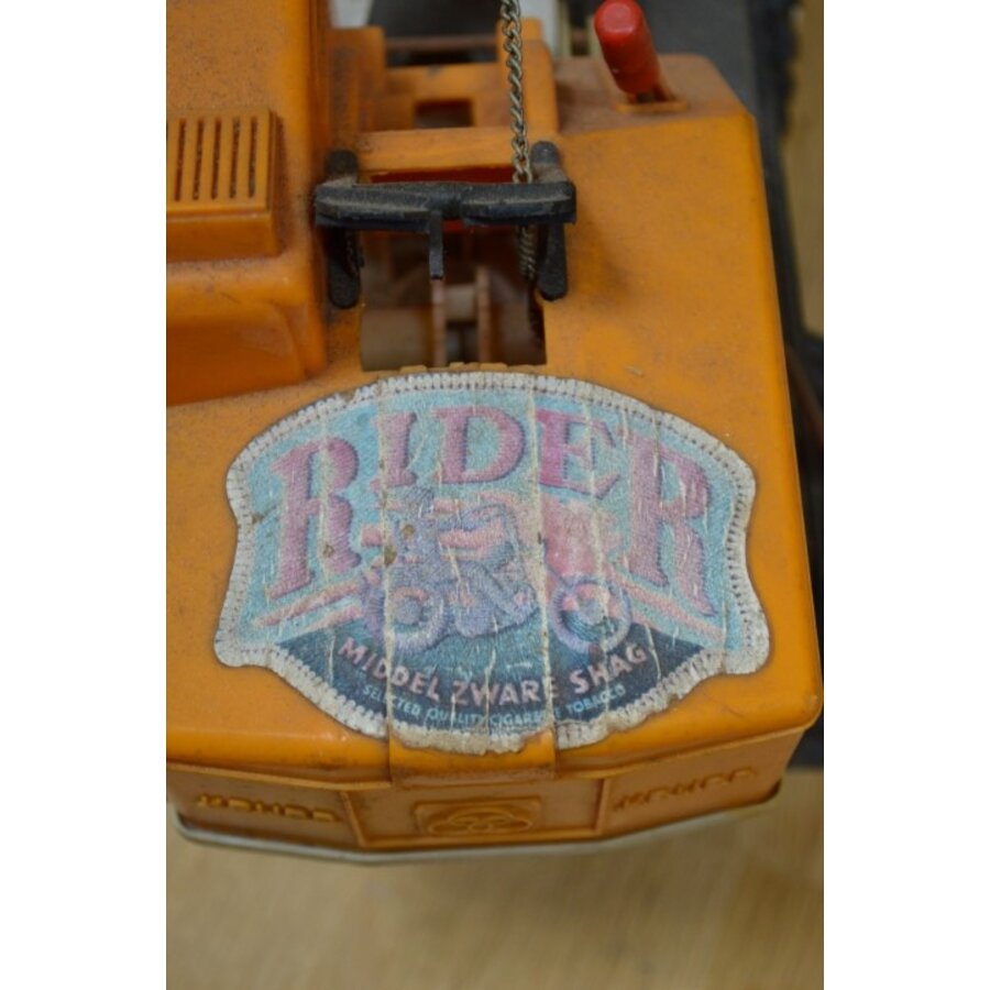 Vrachtwagen met graafmachine-4