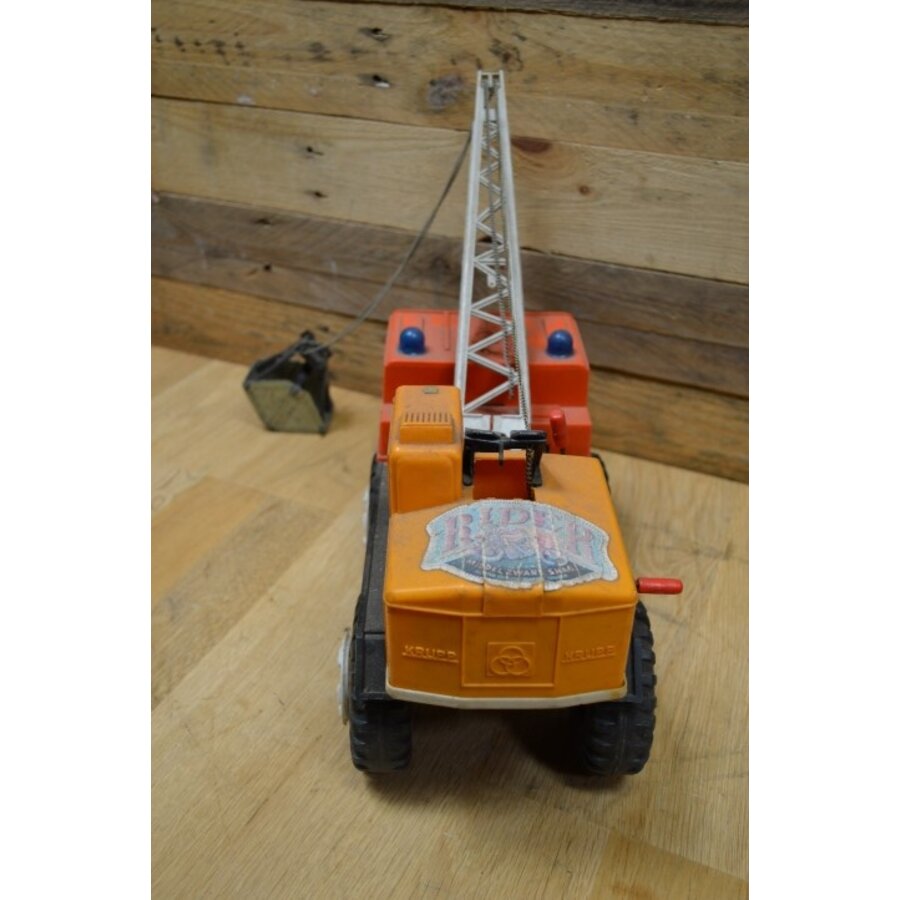 Vrachtwagen met graafmachine-6