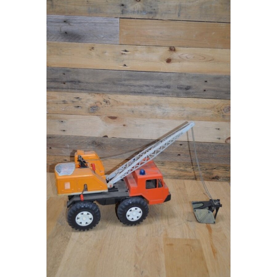 Vrachtwagen met graafmachine-8