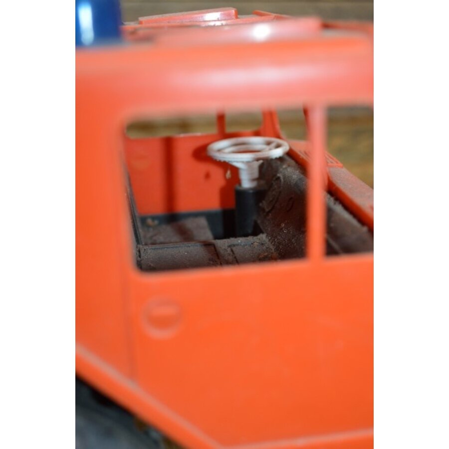 Vrachtwagen met graafmachine-10