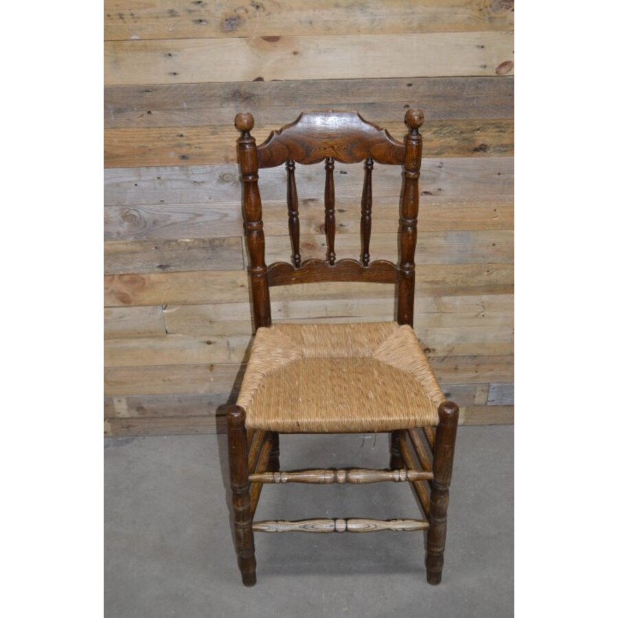 Oude knopstoel met biezen mat en massief houten frame-2