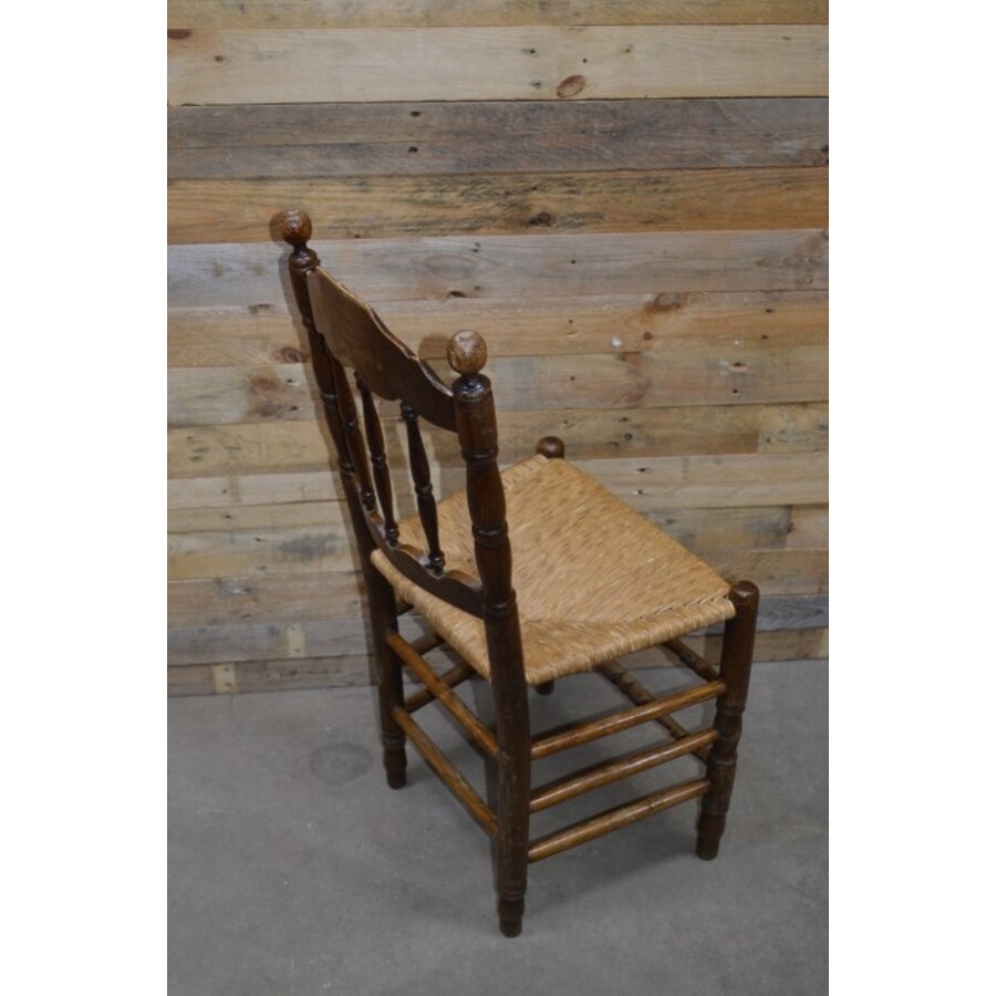 Oude knopstoel met biezen mat en massief houten frame-5