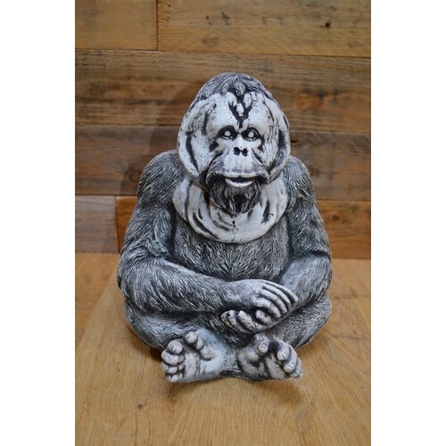 Betonnen beeld orang-oetan aap 