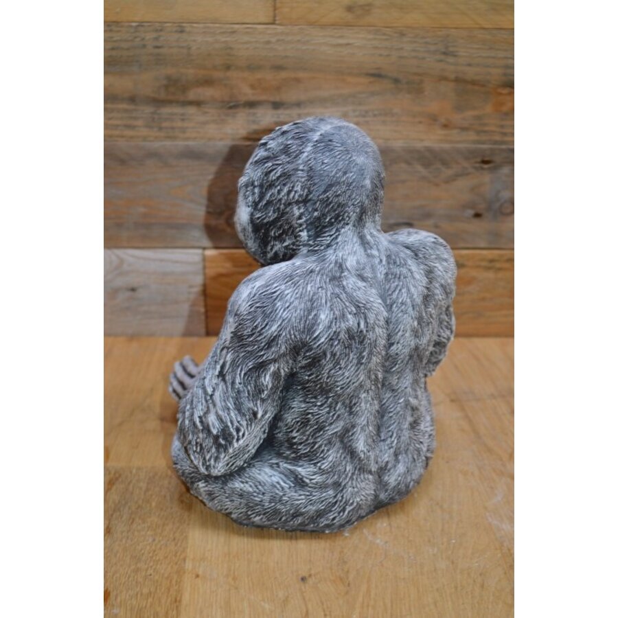 Betonnen orang-oetan – decoratief tuinbeeld met waakzame uitstraling-5