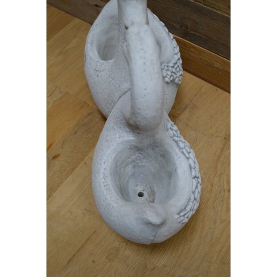 Betonnen zwanen in hartvorm – plantenbakje met twee zwanen als decoratie-6