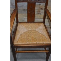 thumb-Ouderwetse houten armstoel met biezen zitting-4