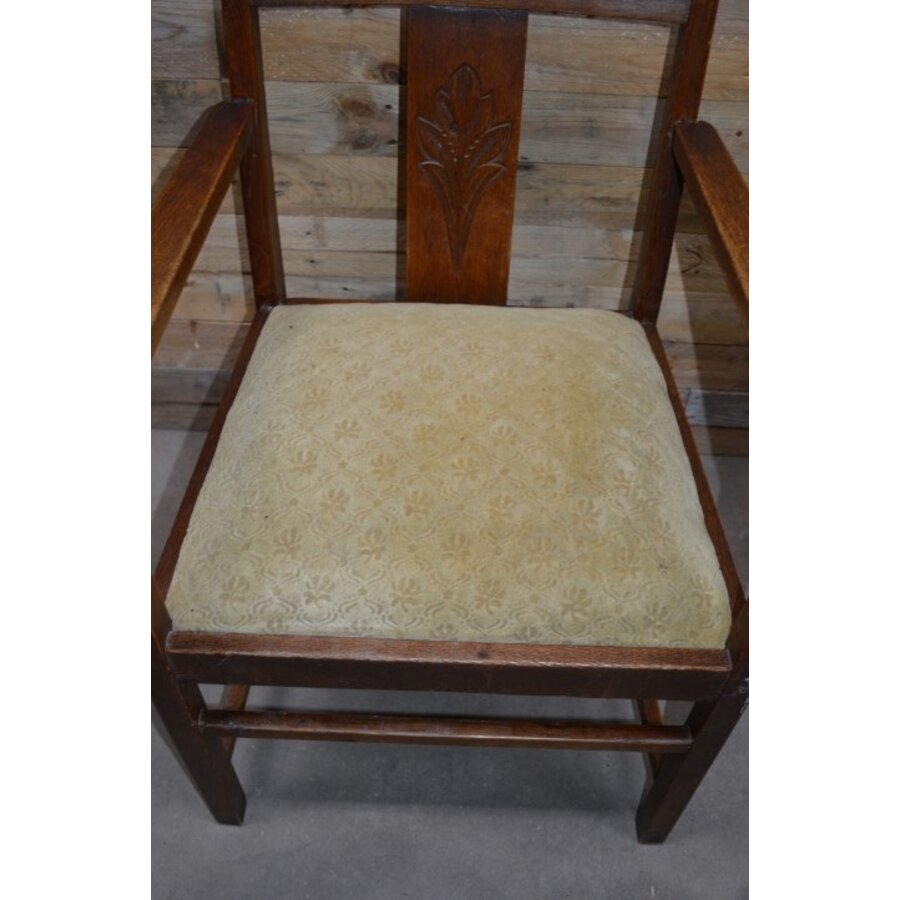 Armstoel ouderwets met stoffen zitting-4