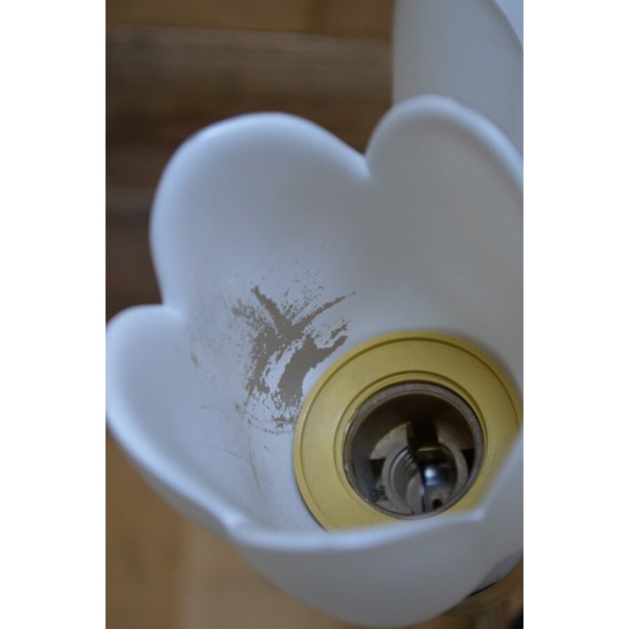 Schemerlamp messingkleur met 3 bloemkapjes-4