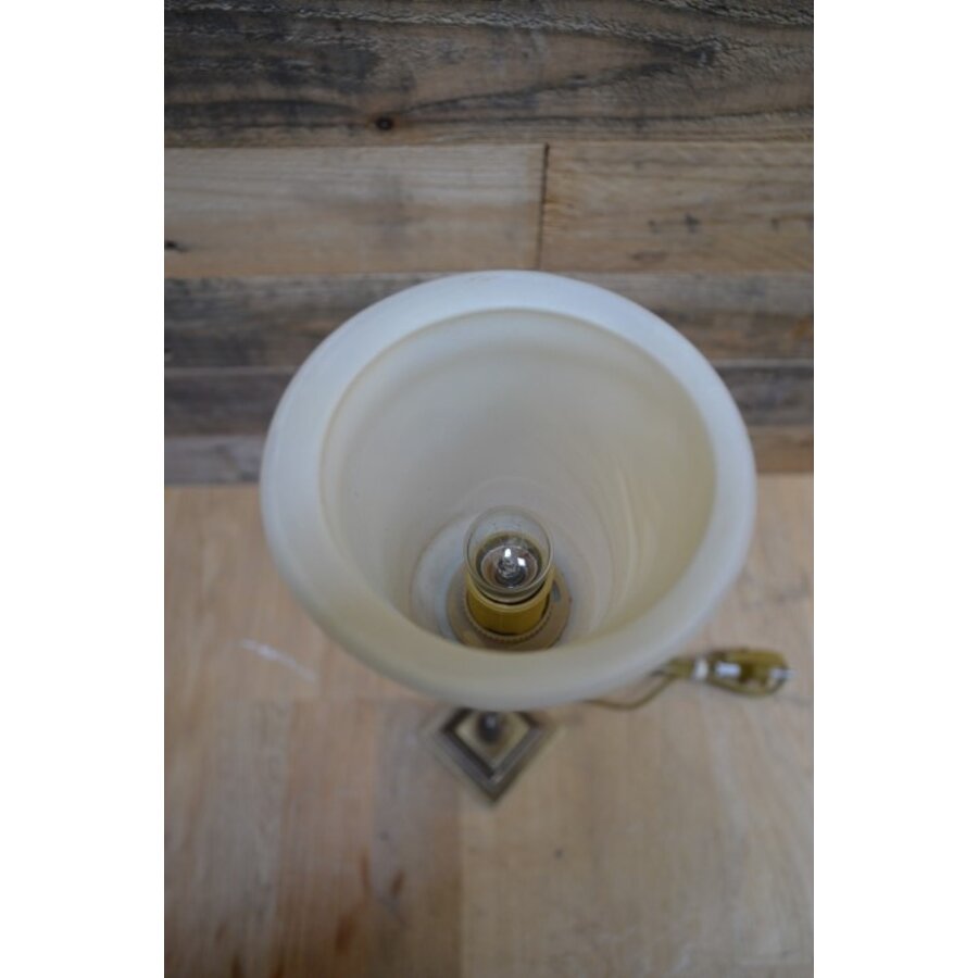 Staande schemerlamp messingkleur met melkglazen kap-3