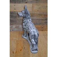 thumb-Betonnen staande herdershond – levensecht hondenbeeld met gespitste oren-2