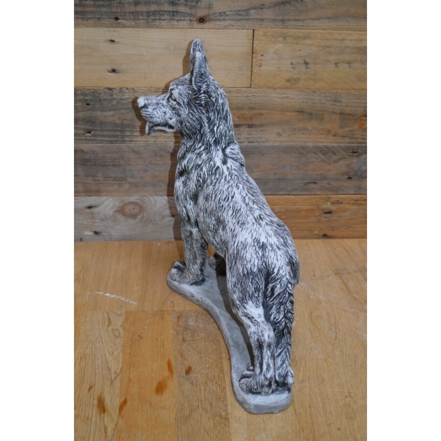 Betonnen staande herdershond – levensecht hondenbeeld met gespitste oren-2
