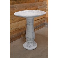 thumb-Betonnen schaal op zuil – waterschaal, voederbak of bloembak voor buiten-1