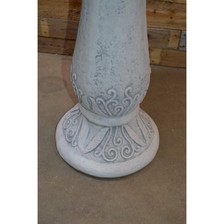 Betonnen schaal op zuil – waterschaal, voederbak of bloembak voor buiten-3