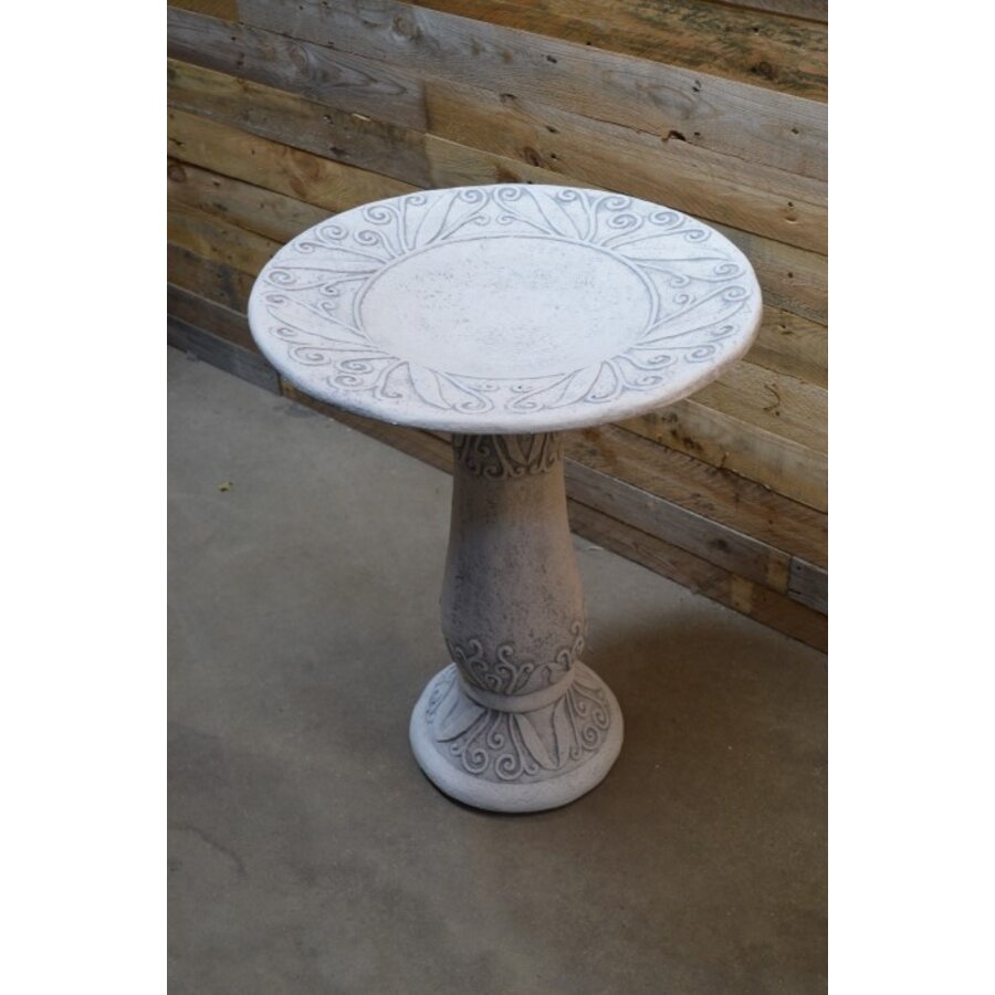 Betonnen schaal op zuil – waterschaal, voederbak of bloembak voor buiten-6