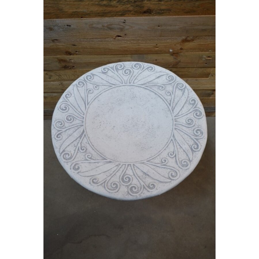 Betonnen schaal op zuil – waterschaal, voederbak of bloembak voor buiten-7