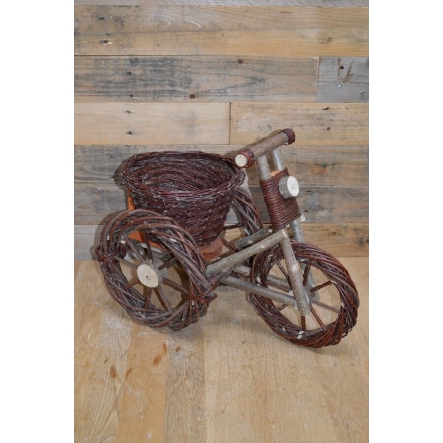 Fiets driewieler van wilgentenen en hout-1