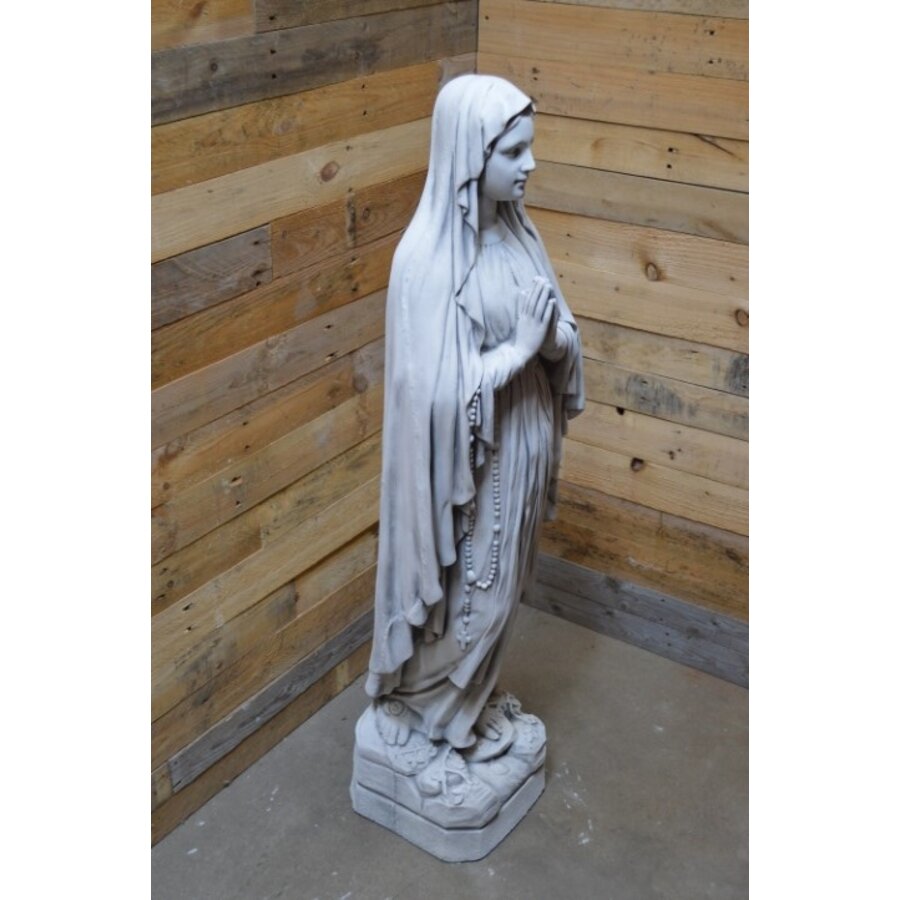 Betonnen beeld Madonna met gevouwen handen – Maria voor tuin of interieur-3