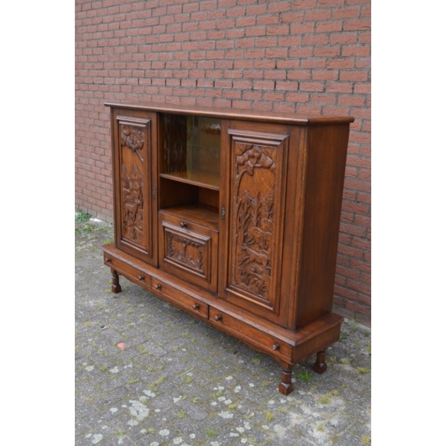 Massief donker eiken dressoir met houtsnijwerk-1
